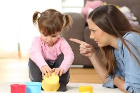 Figli felici, forse… ma genitori frustrati: i limiti della “disciplina dolce”