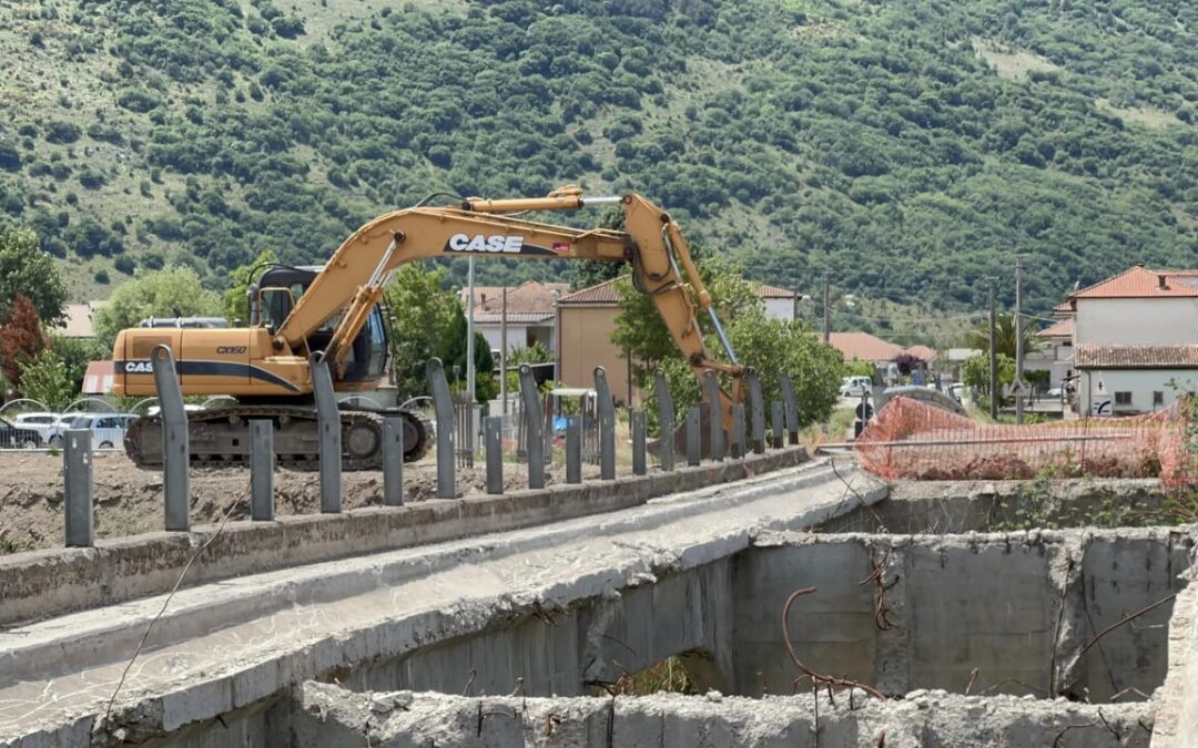 PONTE DI CAIAZZANO (PADULA): LA MANCANZA DELL’AUTORIZZAZIONE SISMICA BLOCCA ANCORA I LAVORI